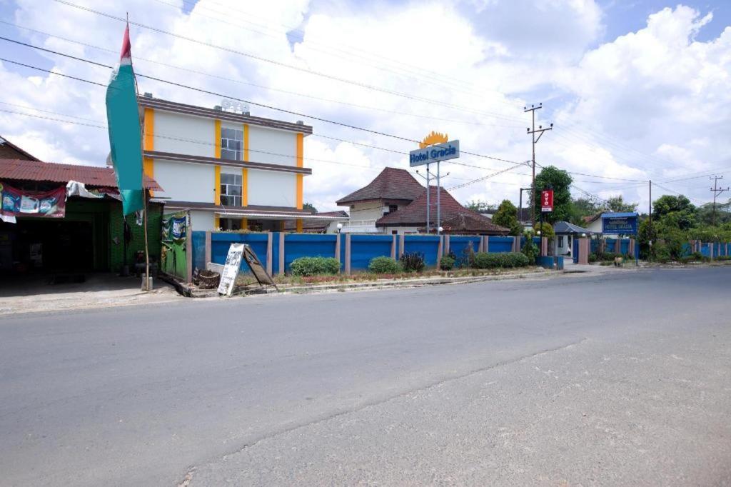 Oyo 3207 Hotel Gracia Bandar Lampung Kültér fotó